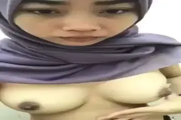 Jilbab Ungu Remas Toket Gede Sampe Memek Banjir
